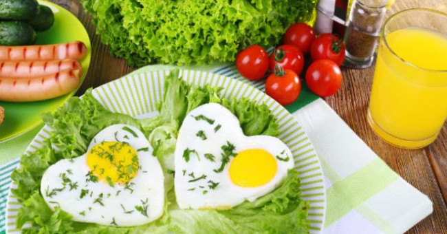 ТОП-5 надзвичайно корисних продуктів для сніданку, які кожен має у себе на кухні >