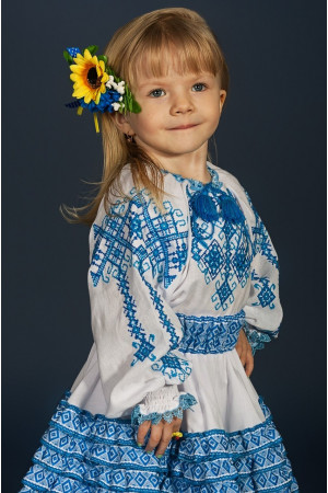 Вышиванка для девочки «Дарочка» белого цвета с голубым орнаментом