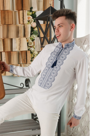 Вышиванка мужская «Илья» белого цвета с синим орнаментом