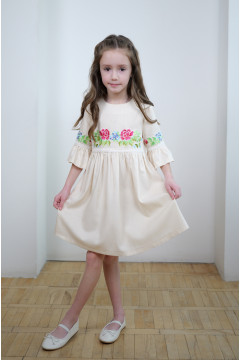 Платье для девочки «Квіткова гладь» бежевого цвета