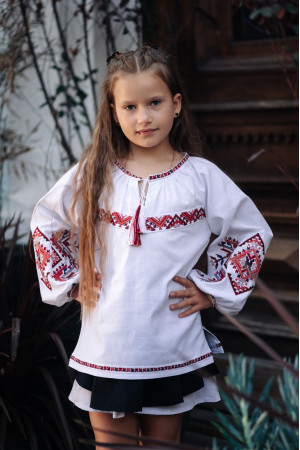 Вышиванка для девочки «Батьківський дар» белого цвета