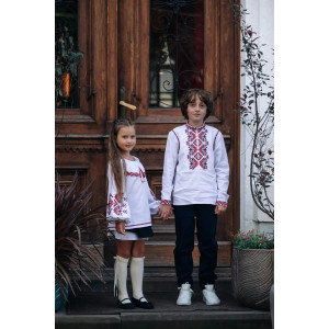 Вышитый комплект для мальчика и девочки «Батьківський дар» белого цвета