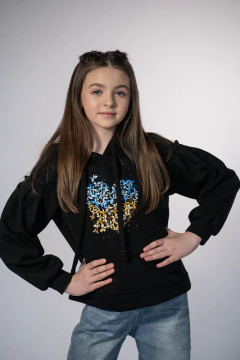 Вишитий світшот для дівчинки «Рідне серце» чорного кольору