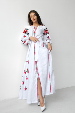 Платье «Украинская традиция» белого цвета с красным орнаментом