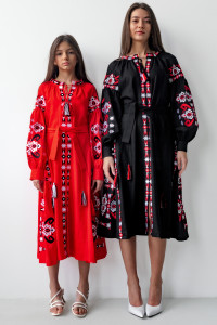 Комплект вышитых платьев «Врода» черного и красного цвета