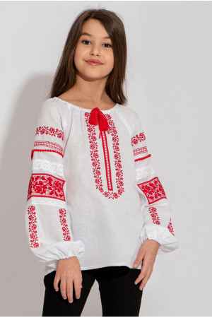 Вышиванка для девочки «Кружевные цветы» белого цвета с красной вышивкой