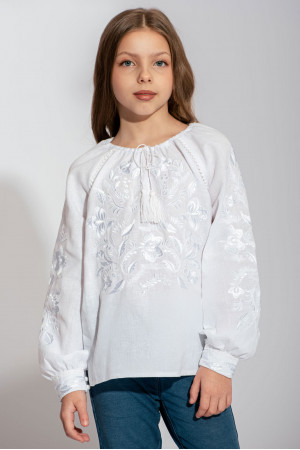 Вышиванка для девочки «Колыбельная цветов» белого цвета с белой вышивкой