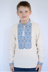 Вышиванка для мальчика «Роскошь» бежевого цвета с голубым орнаментом