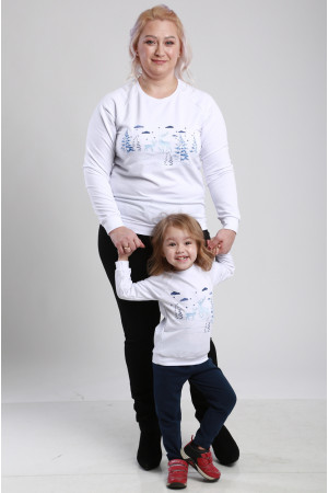 Комплект свитшотов для мамы и дочери «Зимний праздник» белого цвета с голубым орнаментом