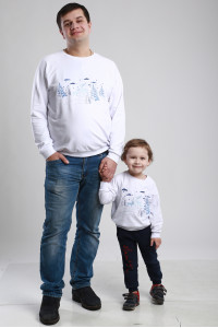Комплект свитшотов для папы и сына «Зимний праздник» белого цвета с голубым орнаментом