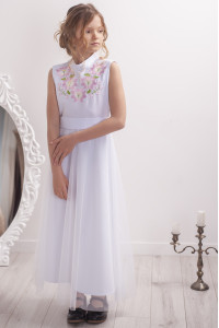 Платье для девочки «Цветочная гармония» белого цвета с розовой вышивкой