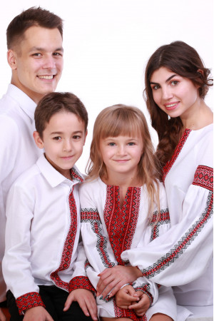 Сімейний комплект «Думка» з червоним орнаментом