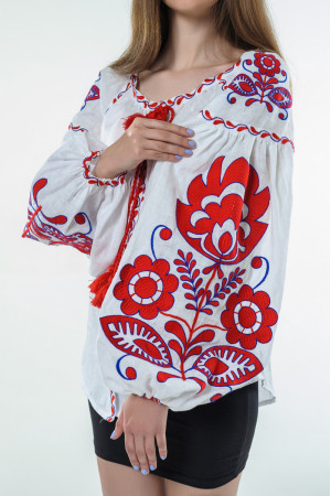 Вышиванка «Бохо» с вышивкой красного цвета