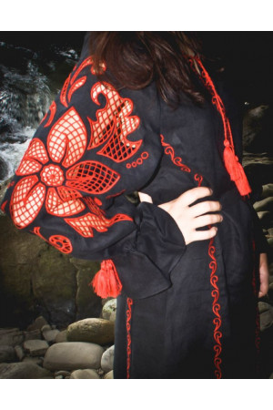 Сукня «Диво-квітка» з вишивкою червоного кольору