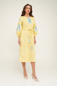 Вышитое платье «Георгин» желтого цвета с голубым орнаментом