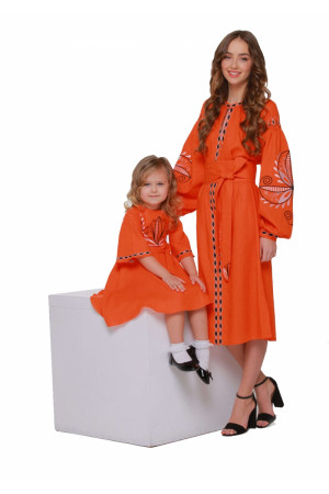 Комплект вышитых платьев для мамы и дочки «Пробуждение»