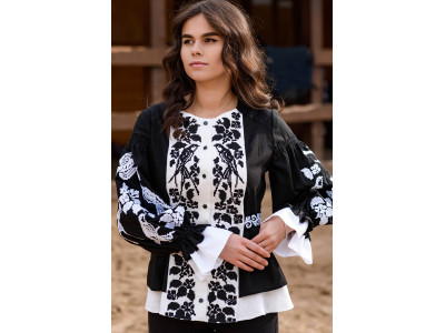 Вишиванка «Весна» чорно-білого кольору