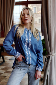 Вишиванка «Еліна» блакитного кольору
