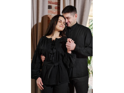 Комплект парних вишиванок «Яніна та Тризуб» чорного кольору з чорним орнаментом