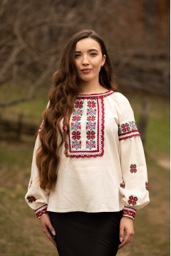  Вишиванка «Барвінок» молочного кольору