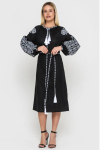 Вышитое платье «Ясные зори» черного цвета с белым орнаментом