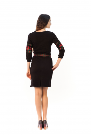 Платье «Валенсия» с вышивкой красного цвета