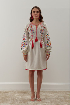 Вышитое платье «Яворина» молочного цвета