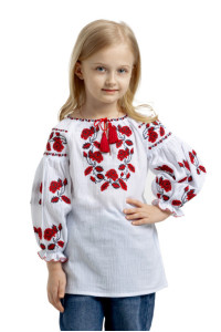 Вышиванка для девочки «Мечта» белого цвета с красным орнаментом