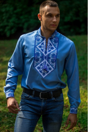 Мужская вышиванка «Говерла» цвета джинс с сине-белой вышивкой