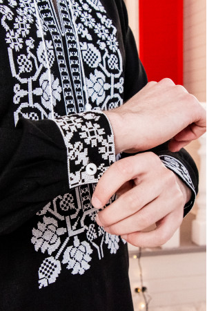 Мужская вышиванка «Всеволод» черного цвета с белым орнаментом