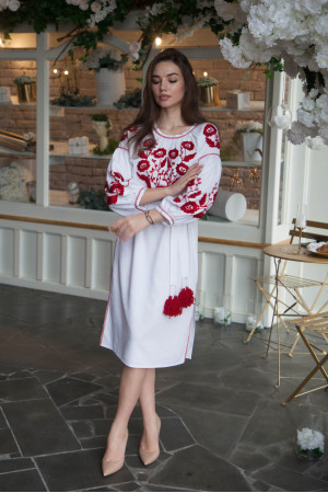 Сукня «Вікторія» білого кольору з червоним орнаментом