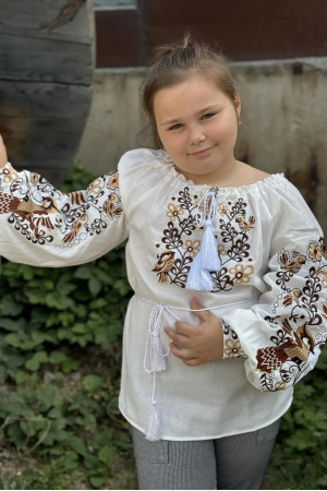 Вишиванка для дівчинки «Зозулька» білого кольору з коричневим орнаментом