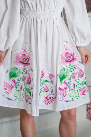 Платье «Эмилия» белого цвета с розовым орнаментом