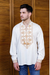 Мужская вышиванка «Яромир» молочного цвета с бежевым орнаментом.