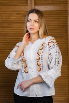 Вышиванка «Люція» белого цвета с коричневым орнаментом