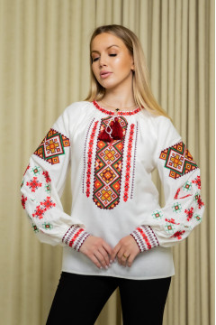 Вишиванка «Руслана» молочного кольору з червоним орнаментом