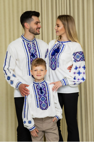 Сімейний комплект вишиванок «Русланчики» молочного кольору з синім орнаментом
