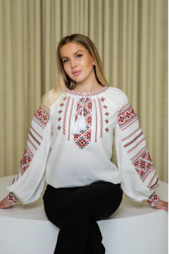 Вишиванка «Оксана» молочного кольору з червоним орнаментом