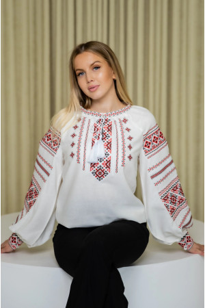 Вишиванка «Оксана» молочного кольору з червоним орнаментом
