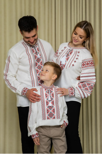 Семейный комплект вышиванок «Оксана та Оксенчики» молочного цвета с красным орнаментом