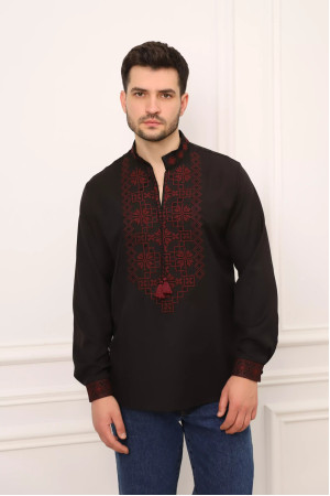 Чоловіча вишиванка «Яромир» чорного кольору з вишневим орнаментом