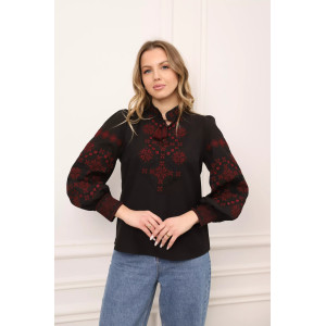 Вышиванка «Яромира» черного цвета с вишневым орнаментом