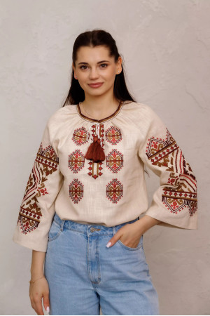 Вышиванка «Богуслава» бежевого цвета с вишневым орнаментом