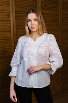 Вишиванка «Петалія» білого кольору з рожевим орнаментом