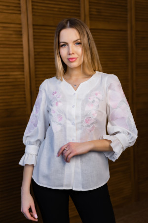 Вишиванка «Петалія» білого кольору з рожевим орнаментом