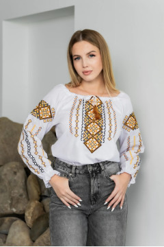 Вышиванка «Ганна» белого цвета с золотистым орнаментом