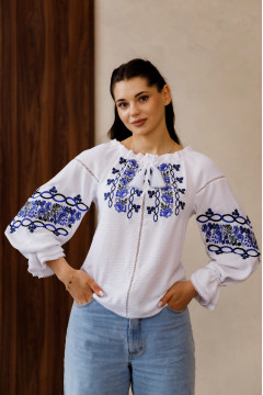 Embroidered "Elegance" white with blue ornament