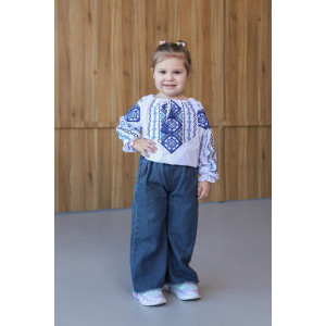 Вышиванка для девочки «Гануся» белого цвета с сине-голубым орнаментом