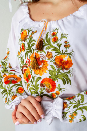 Вышиванка «Писанка» белого цвета с оранжевой вышивкой