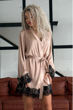 Халат «Ванда» персикового цвета.